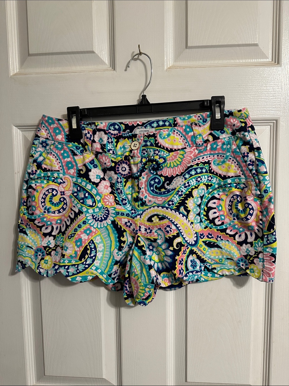 crown & ivy Multicolor Paisley Scalloped Hem Shorts